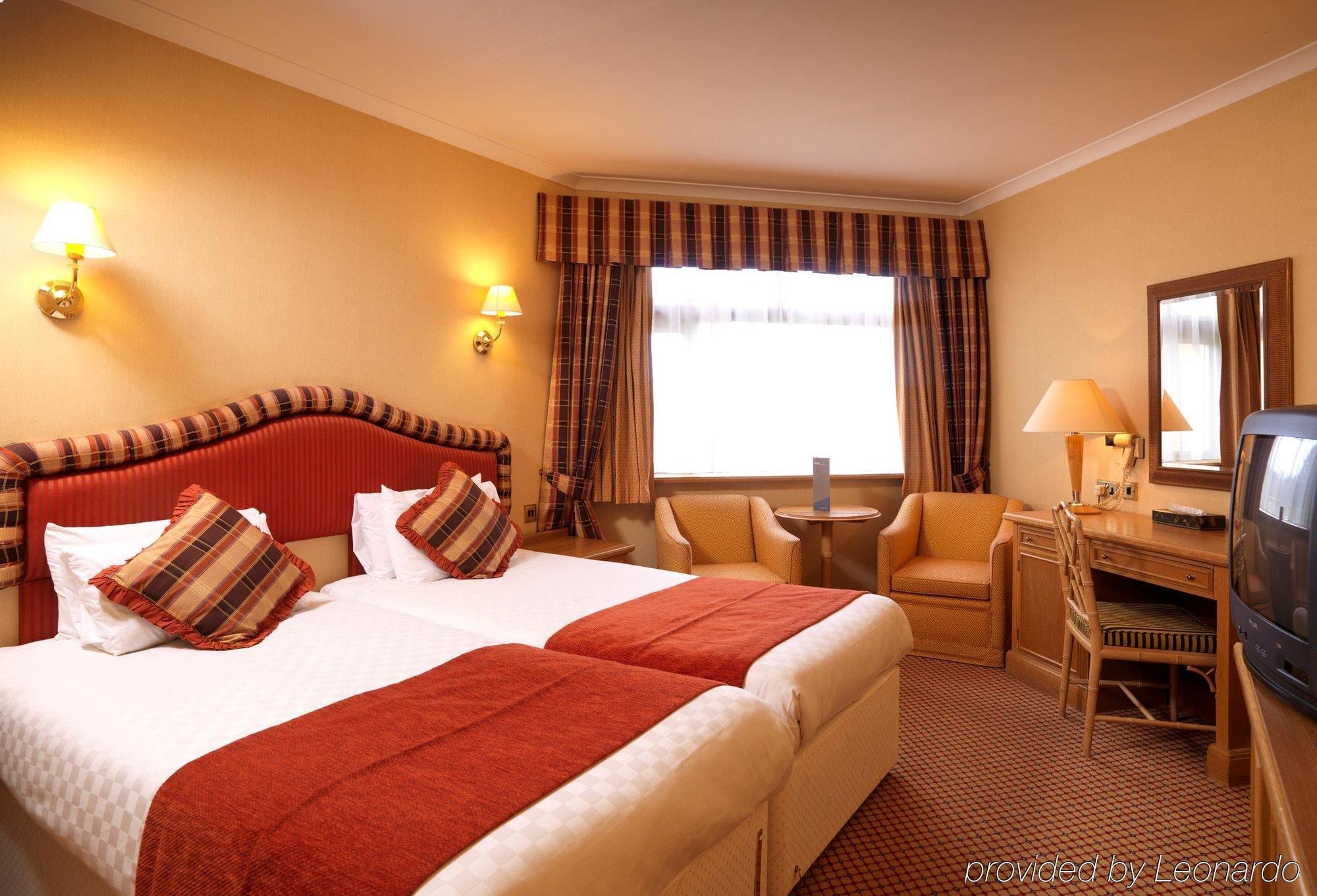 Leonardo Hotel Челтенхам Номер фото