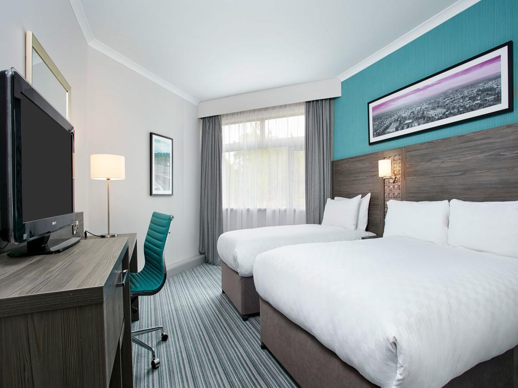 Leonardo Hotel Челтенхам Экстерьер фото
